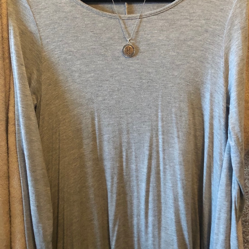 Easel Gray 3/4 sleeve ruffle bottom tunic